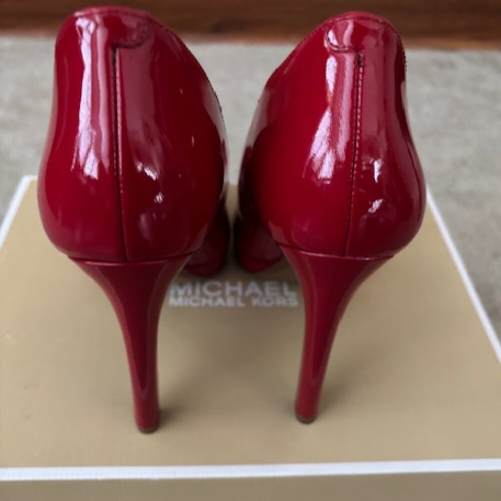 Michael Kors Brielle Pump - Picture 6 of 9